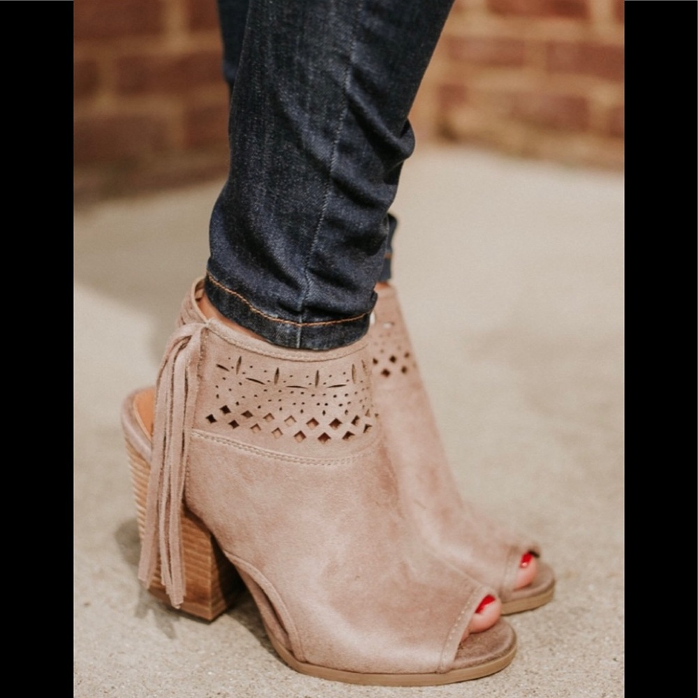 New ! Not Rated chiara sz 6.5